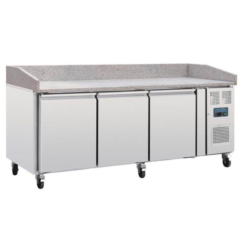 Polar U-Serie Konditorei-Kühlschrank mit 3 Türen und Marmor-Arbeitsplatte Polar U-Serie Konditorei-Kühlschrank mit 3 Türen und Marmor-Arbeitsplatte