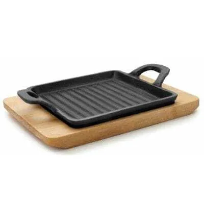 Mini Grillplatte mit gerillter Oberfläche und Holzsockel